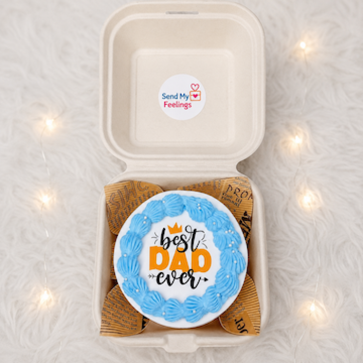 Best Dad Ever Bento Cake featuring a 350 g blueberry cake with premium blue cream decoration and Fathers Day theme by Send My Feelings.