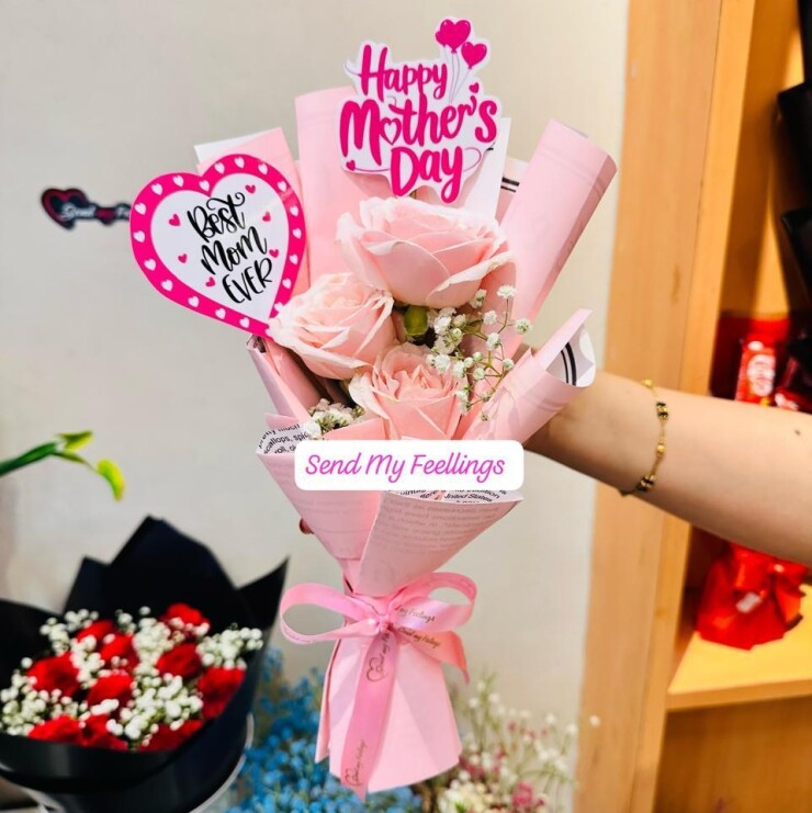 Small bouquet of 3 fresh pink roses with Mother’s Day tag and wrapping