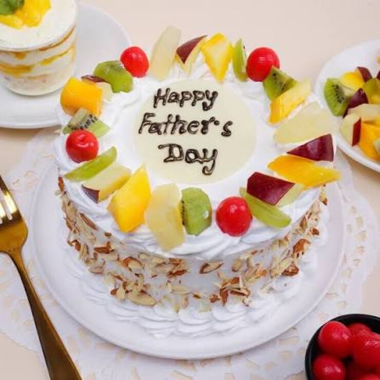 Fresh Fruits for Dad Cake featuring a 1/2 kg fresh fruit cake topped with seasonal fruits, almonds and a Happy Fathers Day message by Send My Feelings.